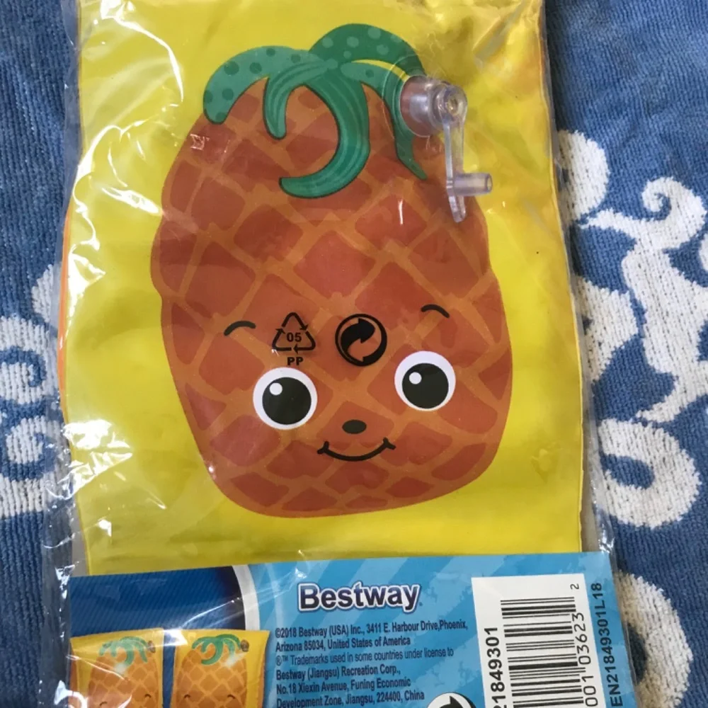 N/A nwt pineapple